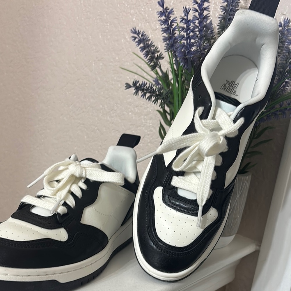 Wild Fable Black and White Sneakers Retro Style